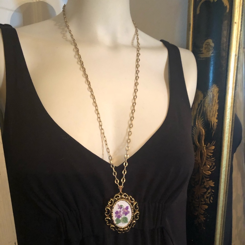 Vintage Petit Point Violets Pendant Necklace Pin - Picture 4 of 8